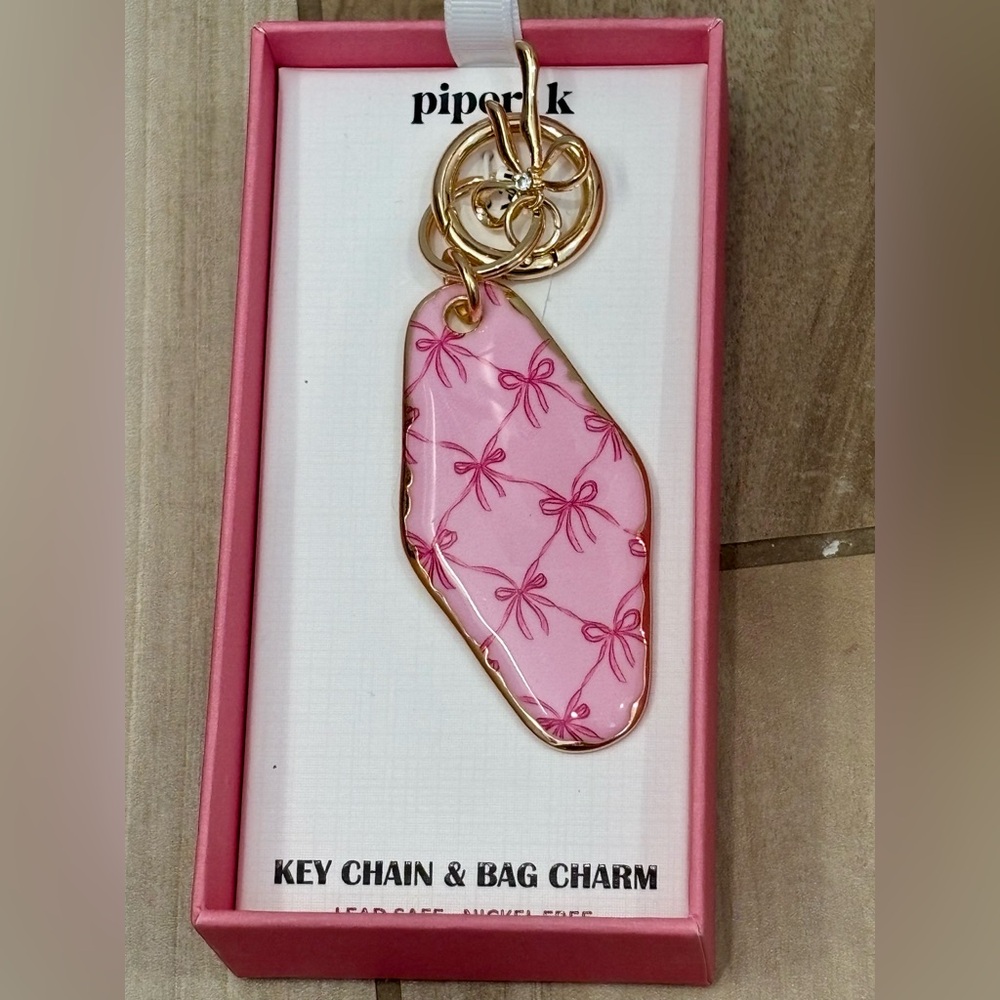 NIB Piper K Pink Bow key chain / bag charm